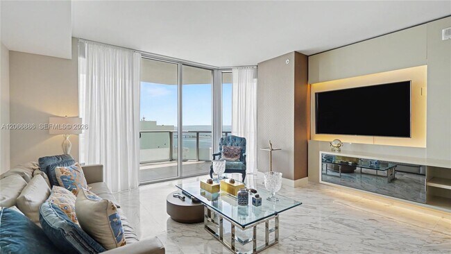 Building Photo - 1300 Brickell Bay Dr