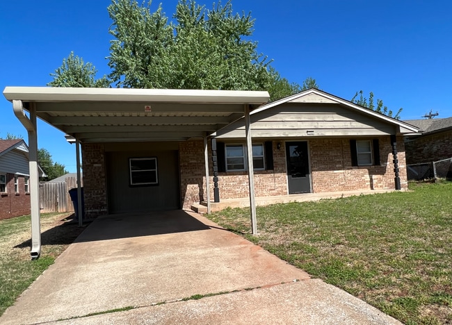 Building Photo - 722 S Meadow Ln