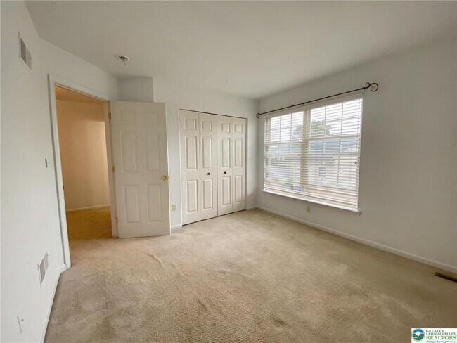 Building Photo - 2150 Rolling Meadow Dr
