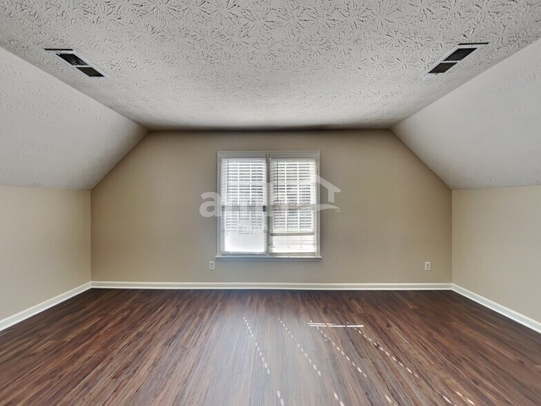 Building Photo - 4960 Hopeland Dr
