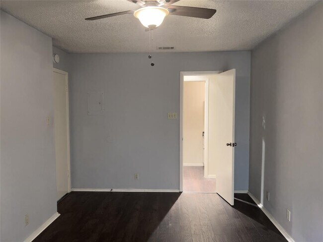 Building Photo - 901 Taulbee Ln