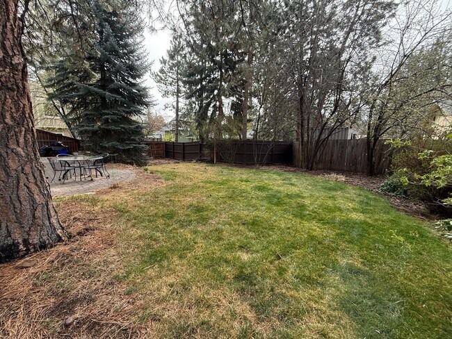 Building Photo - Beautiful 3 Bed/2.5 Bath Home in West Bend - Albany Ave
