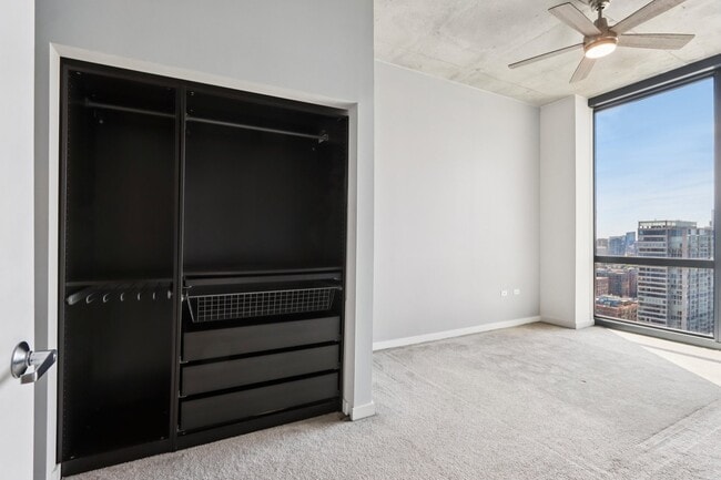 Building Photo - 235 W Van Buren St