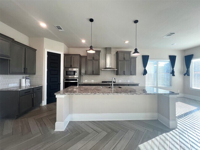 Building Photo - 15815 Sunlit Falls Dr