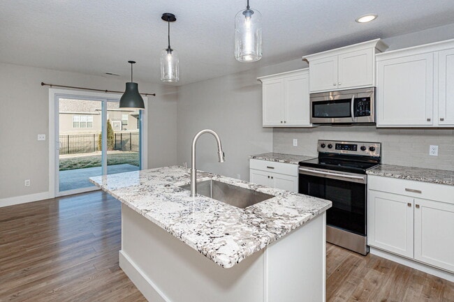 Building Photo - 4919 Kenora Dr