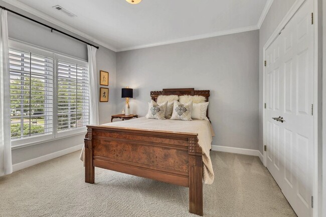 Building Photo - 12 Medalist Ct