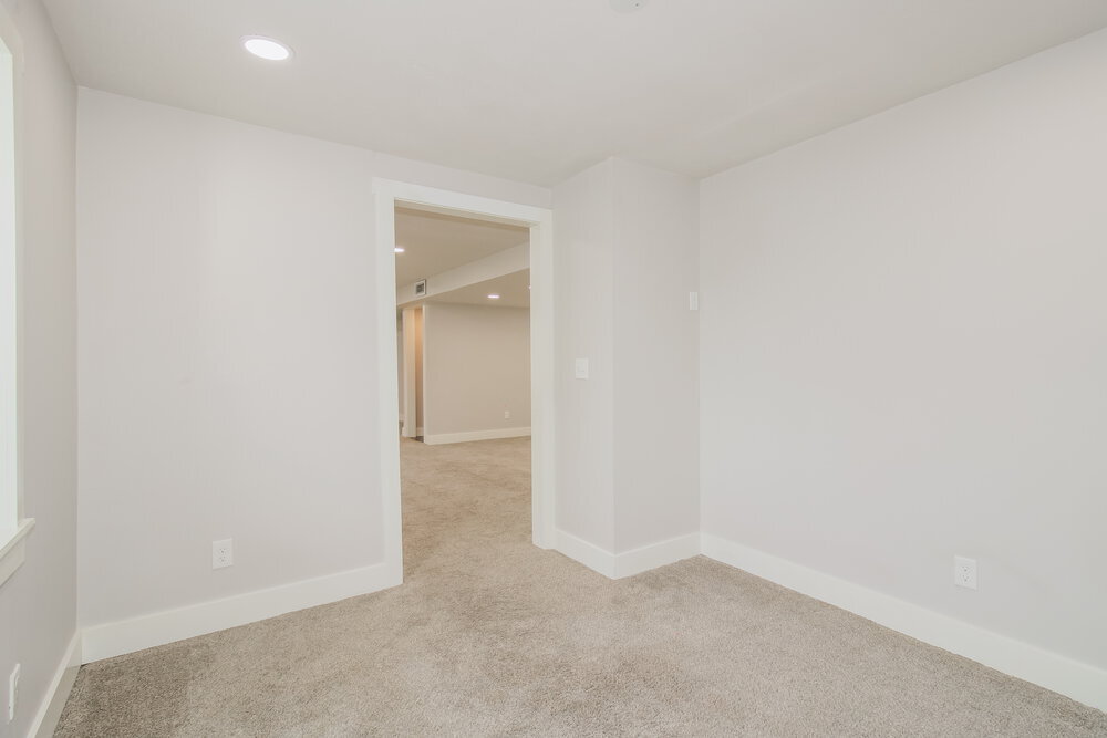 Building Photo - 4621 S W Pk Dr