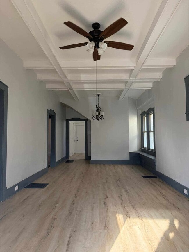 Building Photo - MASSIVE 4 bedroom, 2 bathroom house. RENOVATED