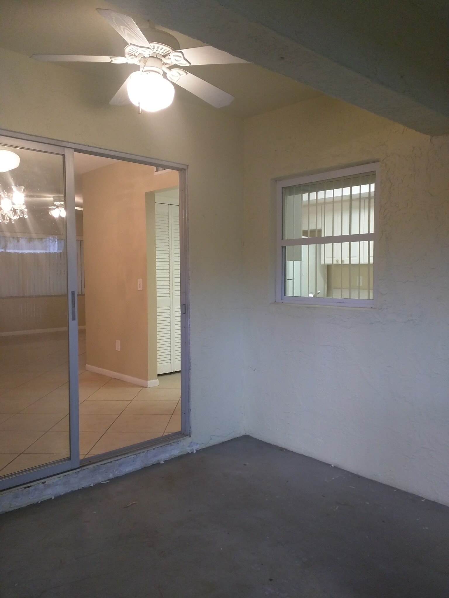 Building Photo - 3346 Camelot Dr