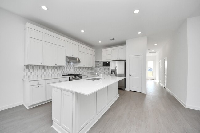 Building Photo - 27111 Blue Pool Dr