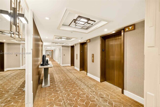 Building Photo - 2 Grove Isle Dr