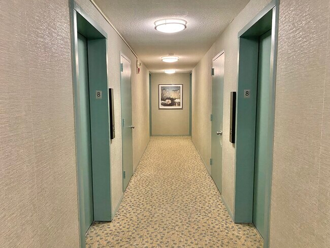 Building Photo - 1919 N Summit Ave