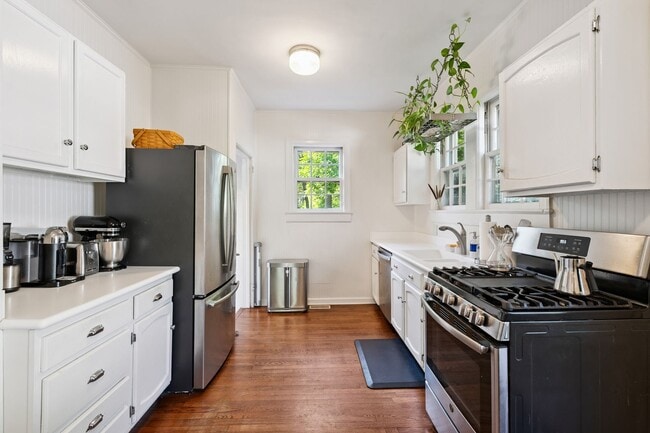 Building Photo - 3bd/2ba Two-Story Home in Durham Only 1 Mile from Downtown!