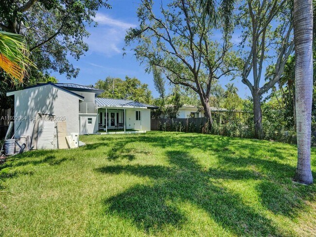 Building Photo - 210 NE 85th St