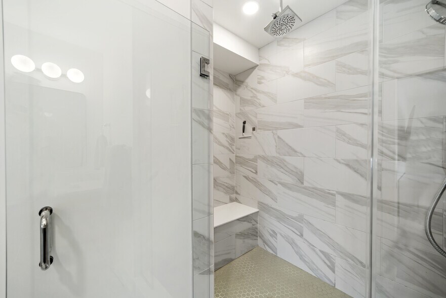 Building Photo - 11206 N Park Pl