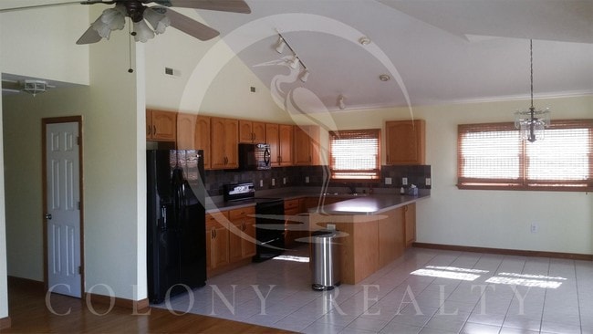 Building Photo - 466 Harbour View Dr