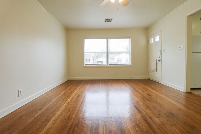 Building Photo - Beautiful Brookside duplex unit - NO PETS