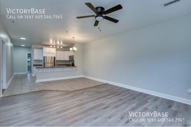Building Photo - 410 Creekside Ln