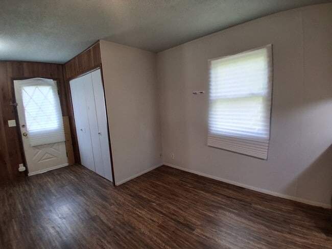 Building Photo - 1009 Glenwood-