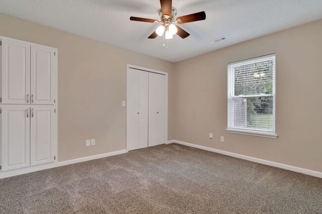 Building Photo - Beatifully Updated East Fay Home! Must See!