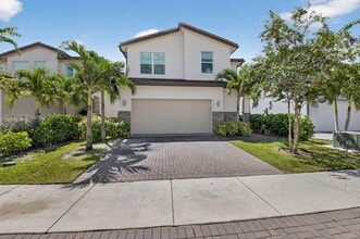 Building Photo - 4320 Buttonwood Dr