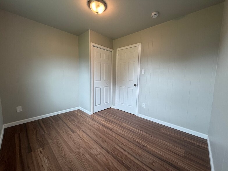 Building Photo - 407 Rothey Dr