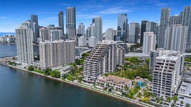Building Photo - 520 Brickell Key Dr