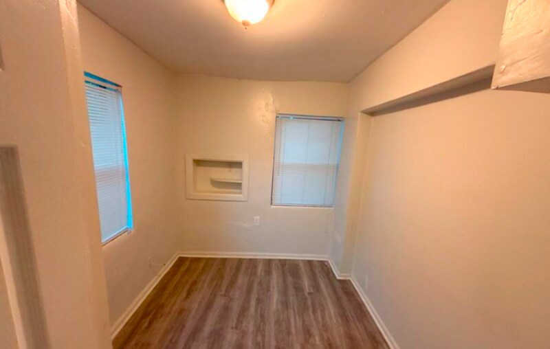 Building Photo - 3024 W 1st St