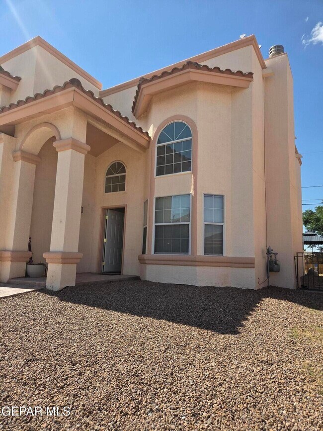 Building Photo - 3717 Hubble Dr