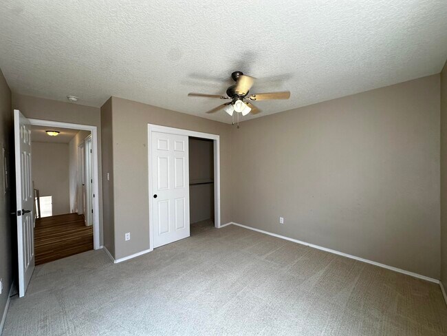 Building Photo - 5856 Ermemin Ave
