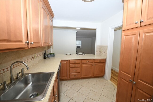 Building Photo - 590 Bedford Rd