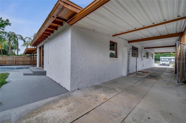 Building Photo - 2303 Bonneville Dr