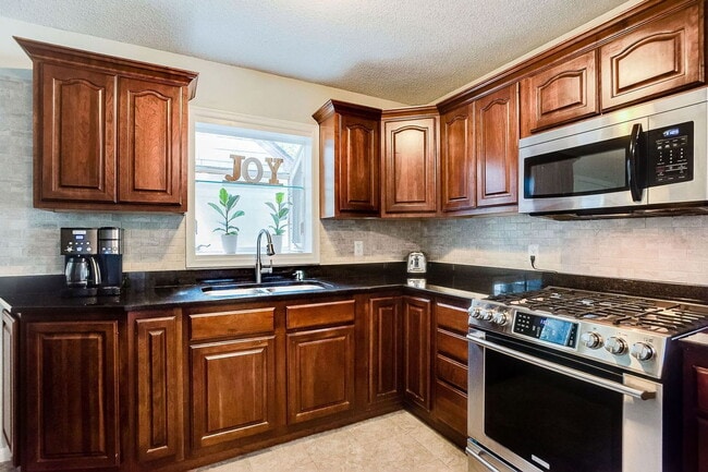 Building Photo - 3020 Maryland Ave S