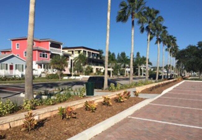 Building Photo - Downtown Gulfport - The Pineapple House