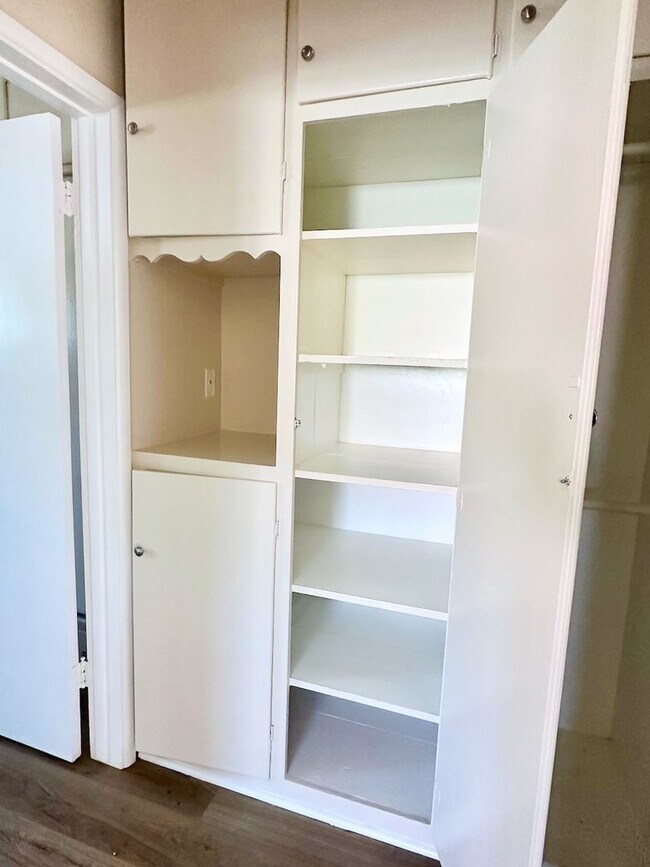 Building Photo - Cedar LB