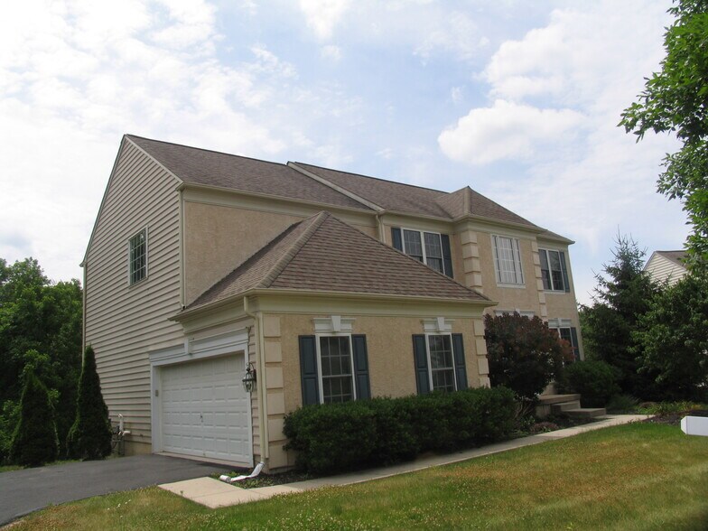 Building Photo - 2812 River Willow Dr