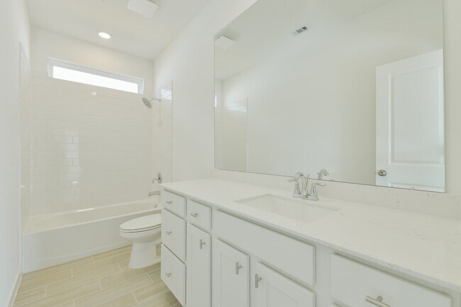 Building Photo - 5815 Linda Cv Ln