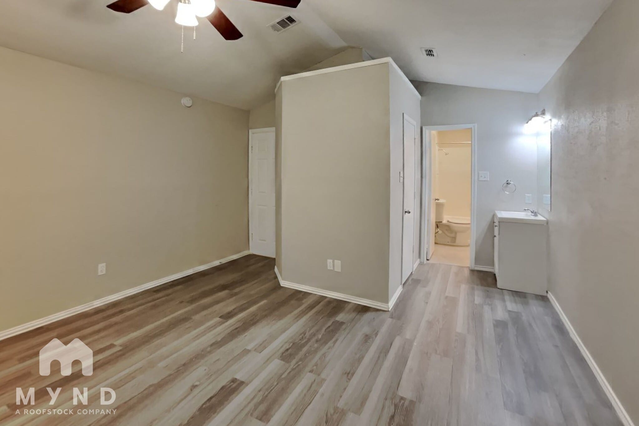 Building Photo - 7413 Waterway Dr