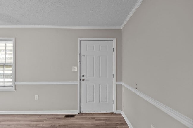 Building Photo - Cute Remodeled home in Cul-de-sac