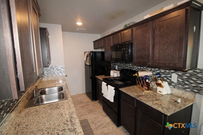 Building Photo - 539 Lost Trl