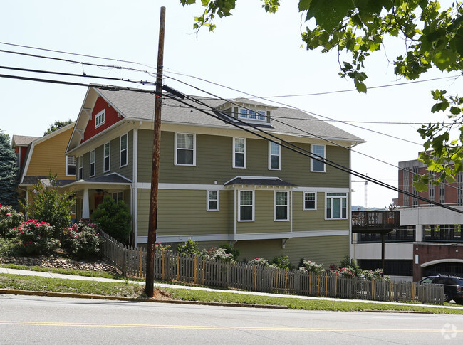 Building Photo - 1644 Clinch Ave