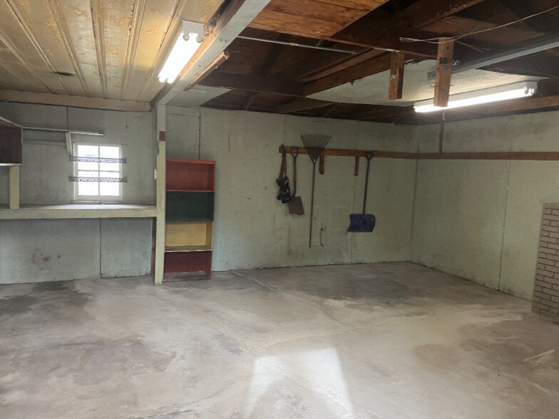 Building Photo - 2303 St Francis Ave