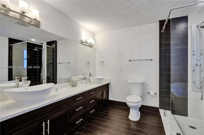 Building Photo - 3100 NE 56th Ct