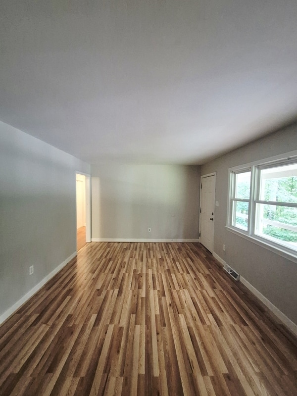 Building Photo - 3041 Clintwood Rd