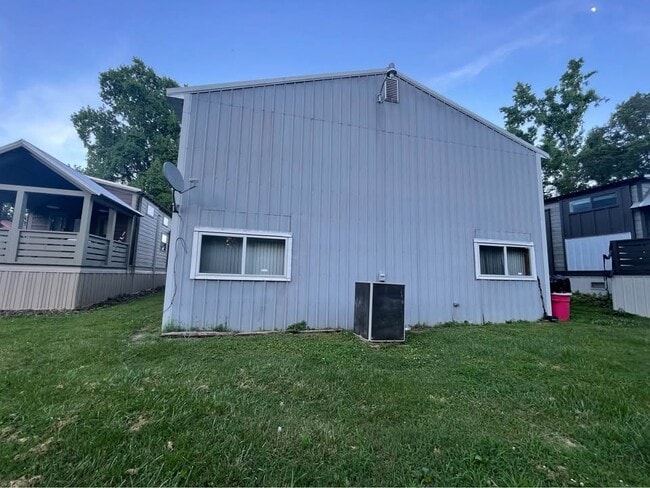 Building Photo - 226 Lake View Dr