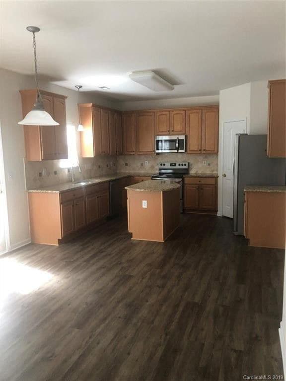 Building Photo - 1157 Woodwinds Dr
