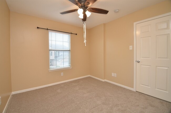 Building Photo - 2911 Meadowglen Cove