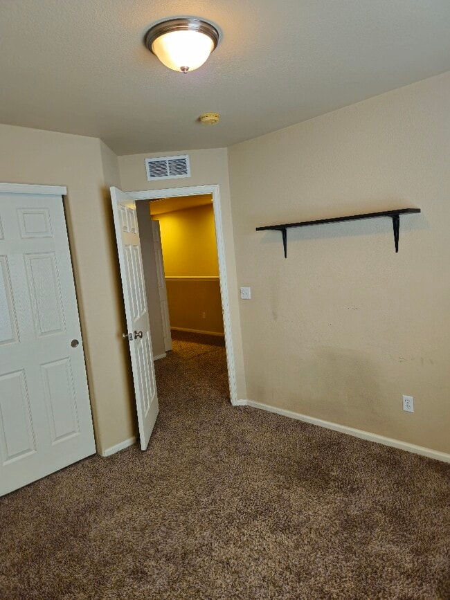 Building Photo - 2013 Squawbush Ridge Grv