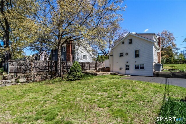 Building Photo - 25 Maplewood Ave