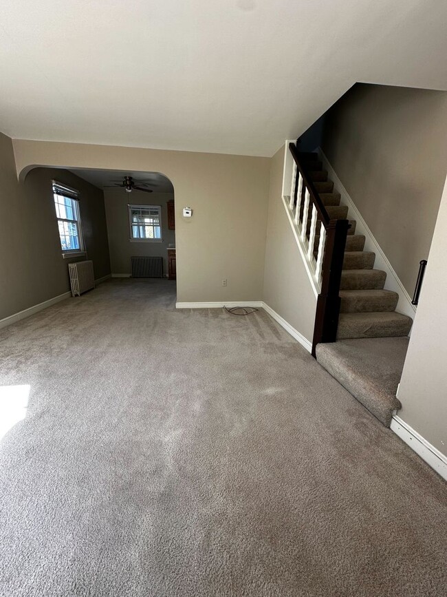 Building Photo - Spacious 2 Bedroom Home with Sunroom and Plenty of Storage!